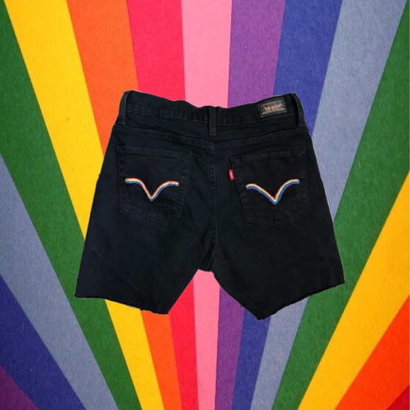 hand embroidered levi’s cutoffs - Picture 2 of 5